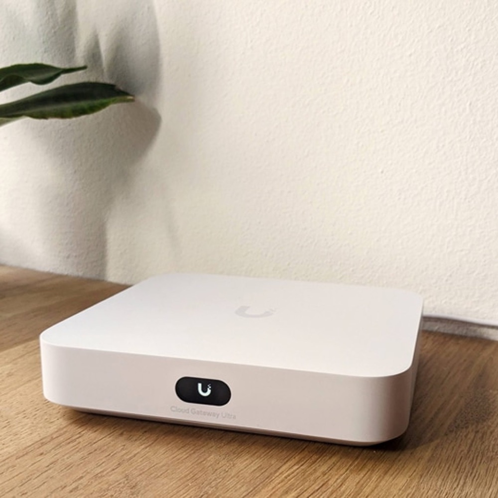 Ubiquiti CloudKey+ Gateway/Controller 1 TB 1000 Mbit/s photo 1